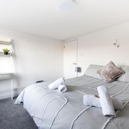 Luxe Maisonette- Parking, 4K Tvs, Leds, Local Snacks And More! Bath Eksteriør billede